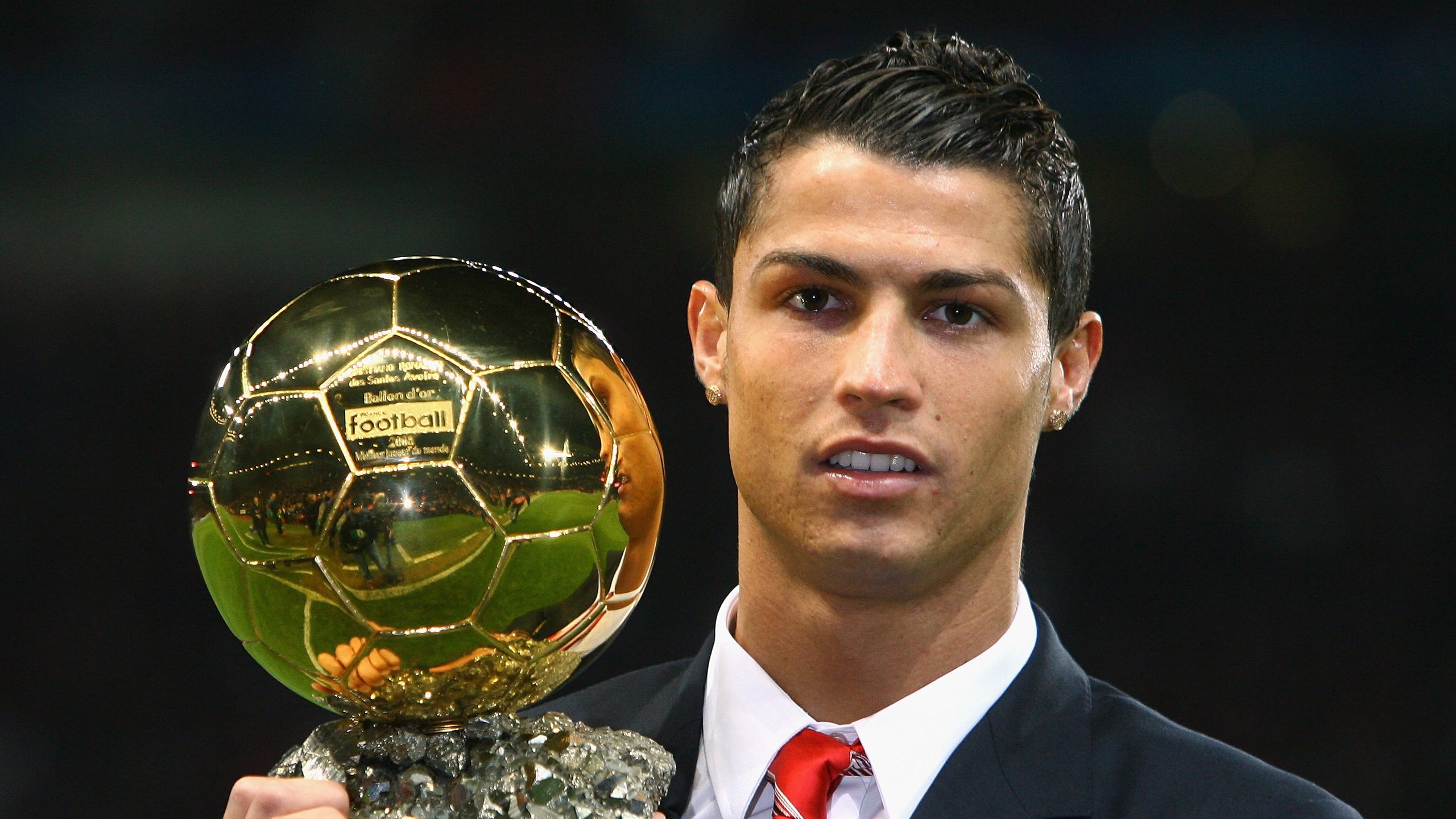 爱游戏官网首页-传统豪门的崛起：曾经的超级球队逐步复苏，豪门超级联赛